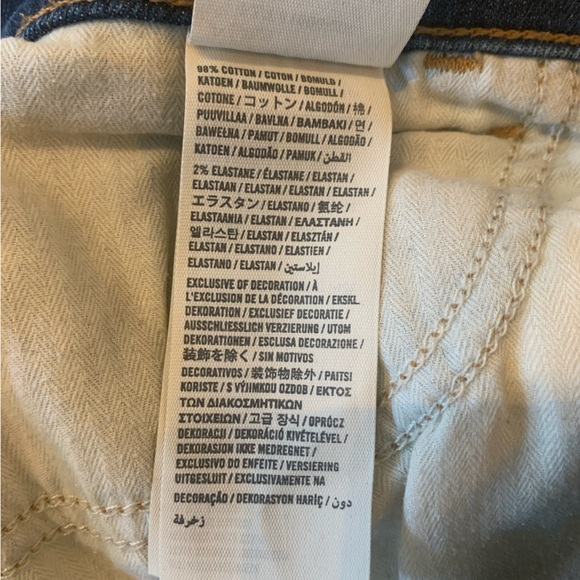 Hollister low rise Jean shorts - Picture 5 of 5